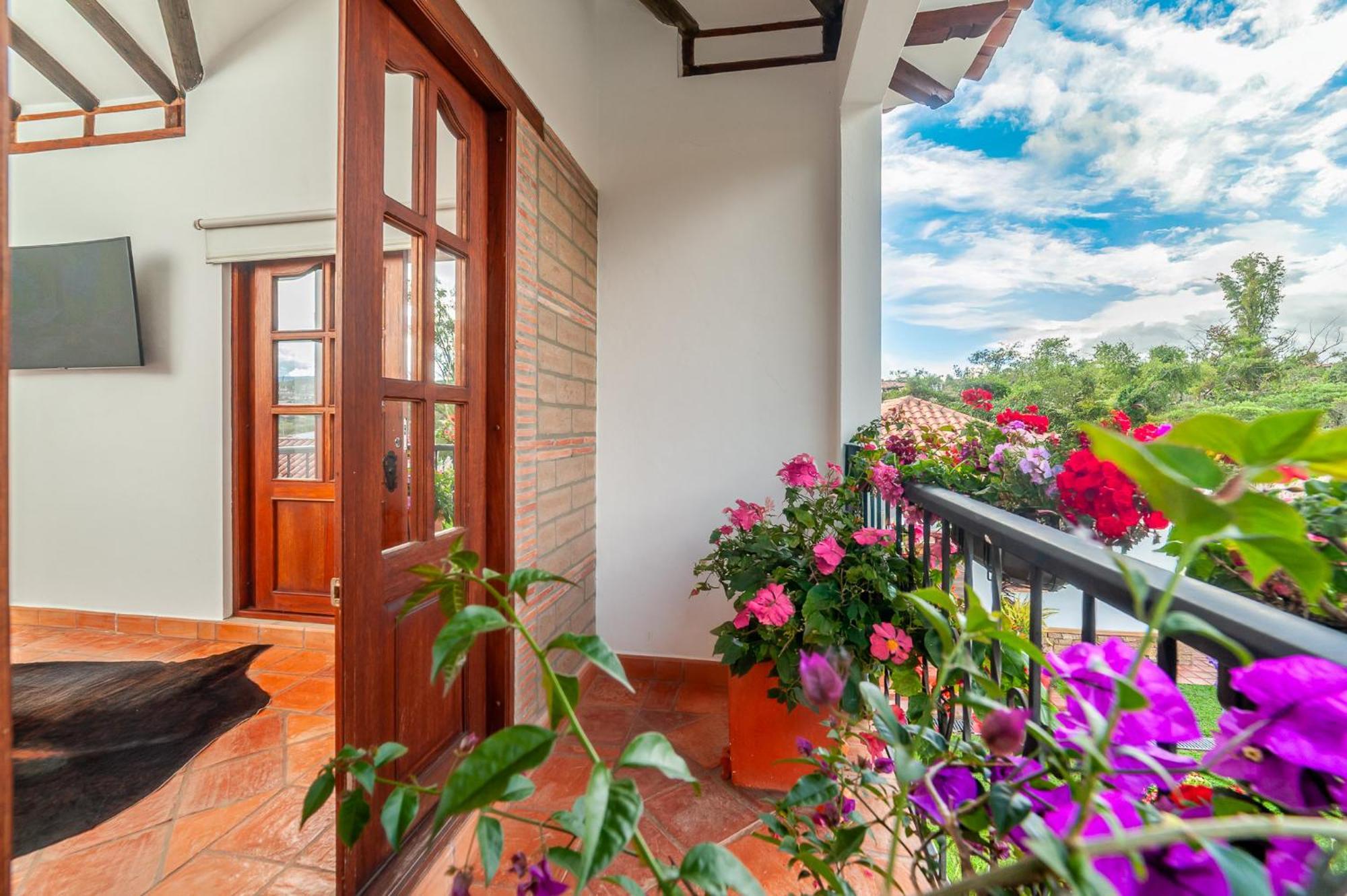 Casa De Las Flores Вилья-де-Лейва Экстерьер фото